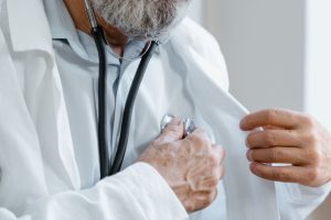 Close-up of a doctor adjusting a stethoscope while in a medical consultation. — 3 factors to consider before choosing a PRP c