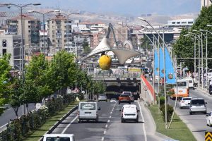 A bustling street scene in Malatya, Turkey featuring iconic apricot sculpture and cityscape. — How to Stop Losing Streaks on
