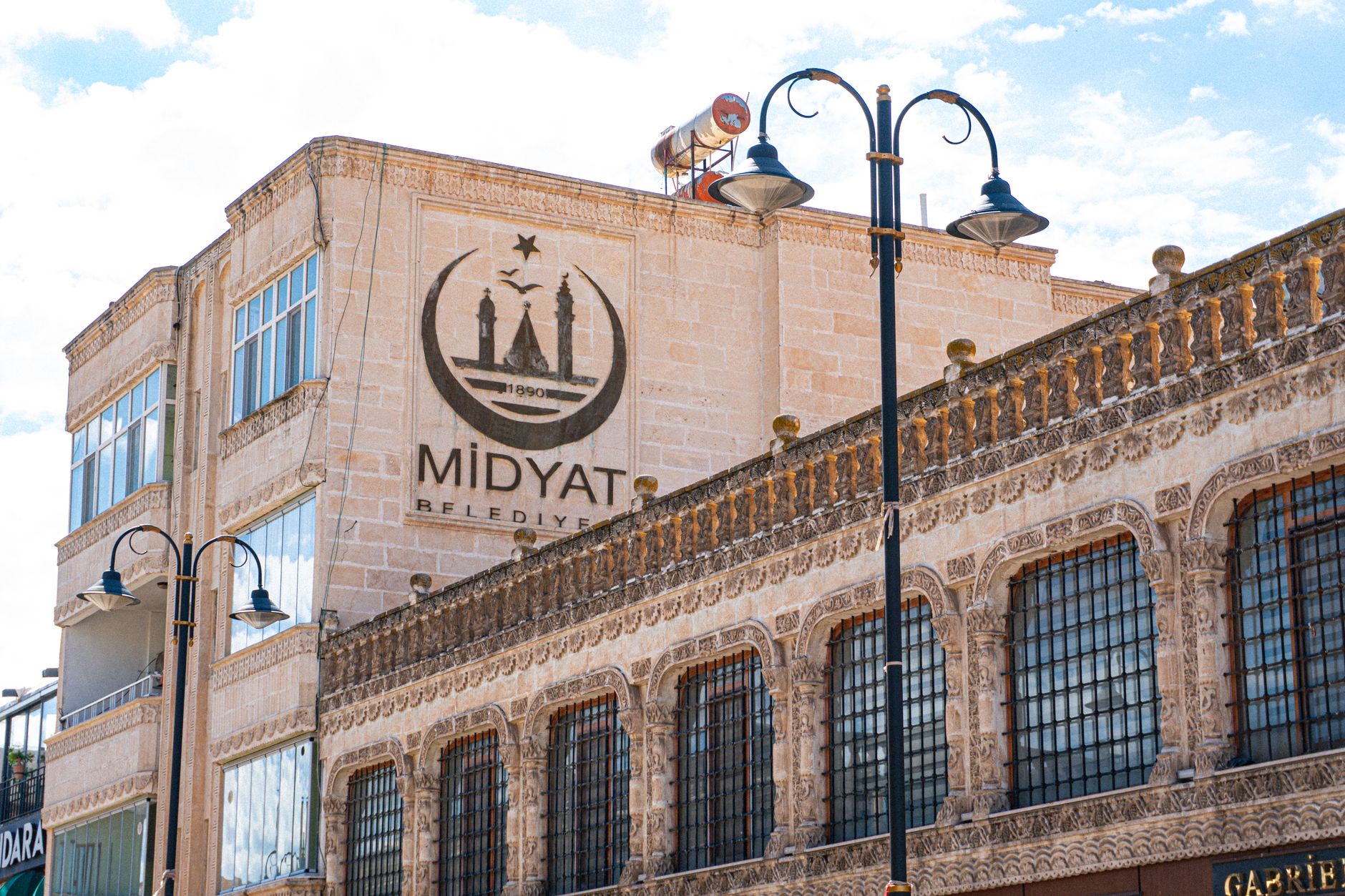 Ornate stone architecture of Midyat, showcasing the unique historical design and craftsmanship in Mardin, Türkiye. —