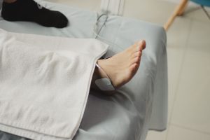 A close-up image of a bare foot with a medical electrode, suggesting a healthcare setting. — What to Expect During a Consulta